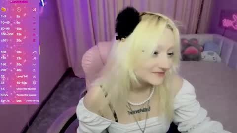 JuliaSharkk online show from 11/15/25, 05:09
