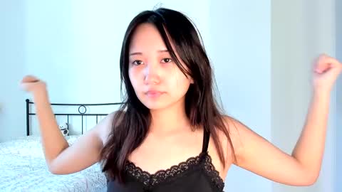 julia online show from 03/04/25, 05:00