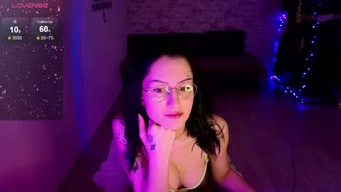 Snapshot of julie__rayls chatting on 04/08/26, 08:20 see u next time 1700 UTC 0 3 online show from 04/08/26, 08:20