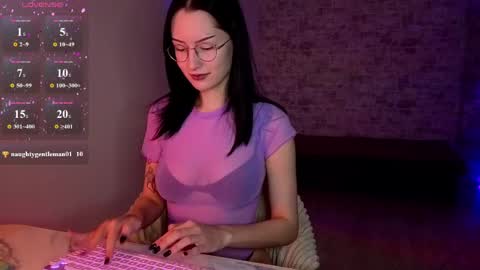 Snapshot of julie__rayls chatting on 05/05/26, 09:56 see u next time 1700 UTC 0 3 online show from 05/05/26, 09:56