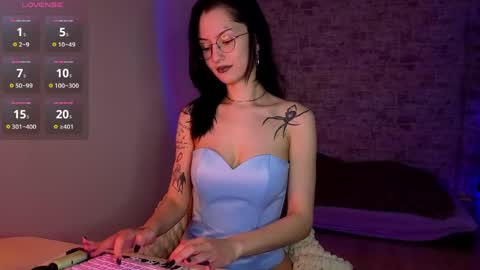 Snapshot of julie__rayls chatting on 05/13/26, 09:00 see u next time 1700 UTC 0 3 online show from 05/13/26, 09:00