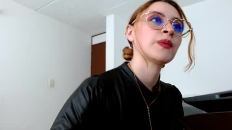 Snapshot of julie_autmn_ chatting on 03/01/26, 05:04 yules online show from 03/01/26, 05:04