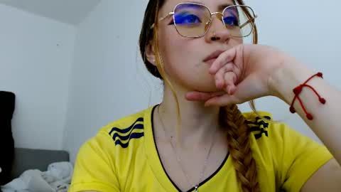 Snapshot of julie_autmn_ chatting on 07/03/26, 06:58 yules online show from 07/03/26, 06:58