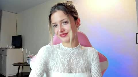 Julie online show from 10/03/25, 04:04