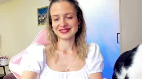 Julie online show from 10/10/25, 05:01