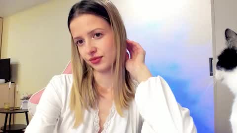 Julie online show from 10/18/25, 03:02