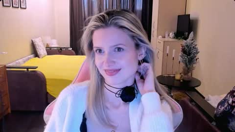 Julie online show from 11/17/25, 03:34