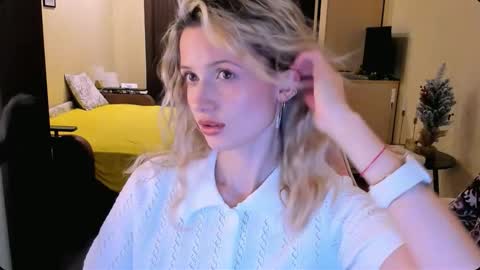 Julie online show from 11/25/25, 01:22