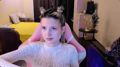 Julie online show from 12/19/25, 02:57