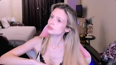 Julie online show from 01/14/26, 04:01