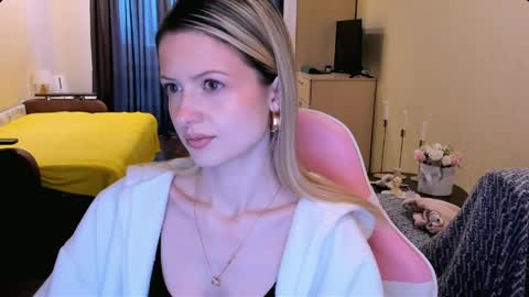 Julie online show from 03/01/26, 04:36