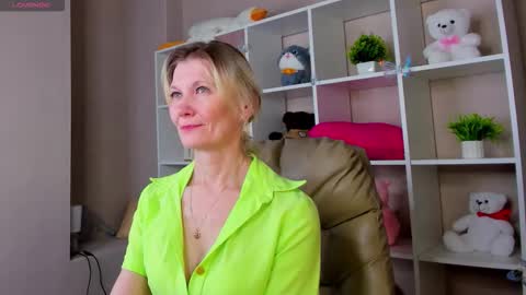 Snapshot of julie_lucasss chatting on 03/05/26, 12:39 Julie Lucasss online show from 03/05/26, 12:39