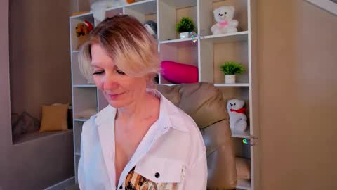 Snapshot of julie_lucasss chatting on 03/07/26, 08:33 Julie Lucasss online show from 03/07/26, 08:33