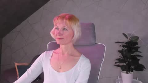 Snapshot of julie_lucasss chatting on 03/28/26, 09:09 Julie Lucasss online show from 03/28/26, 09:09