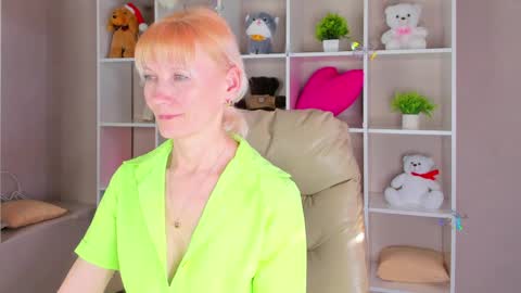 Snapshot of julie_lucasss chatting on 03/31/26, 09:21 Julie Lucasss online show from 03/31/26, 09:21