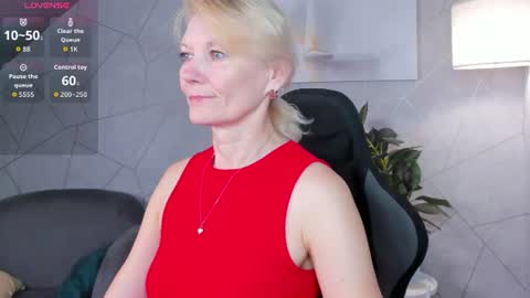 Snapshot of julie_lucasss chatting on 06/22/26, 11:57 Julie Lucasss online show from 06/22/26, 11:57