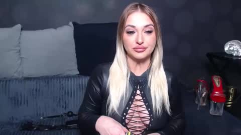 Snapshot of juliediamond chatting on 03/25/26, 10:49 julia online show from 03/25/26, 10:49