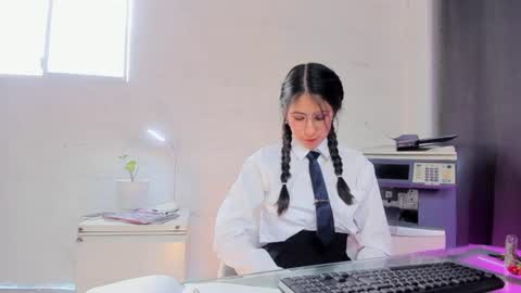 Snapshot of juliee_ross chatting on 06/24/26, 01:21 juliee_ross online show from 06/24/26, 01:21