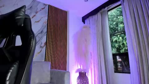 Julien online show from 12/04/25, 12:03