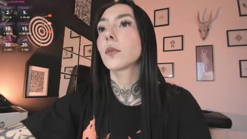 Snapshot of juliet_sourire chatting on 03/19/26, 02:32 juliet_sourire online show from 03/19/26, 02:32