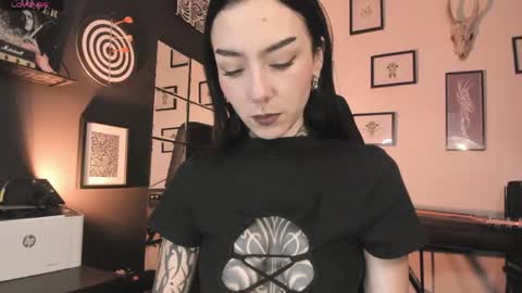 Snapshot of juliet_sourire chatting on 04/17/26, 11:57 juliet_sourire online show from 04/17/26, 11:57