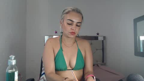 julieta__fox_ online show from 01/09/25, 07:21