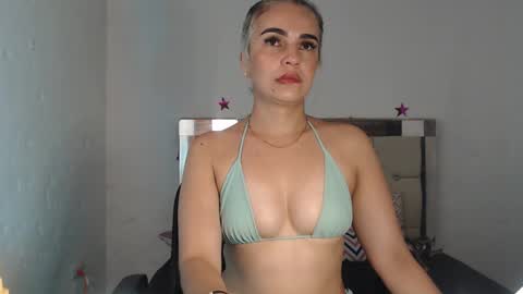 julieta__fox_ online show from 01/13/25, 07:00