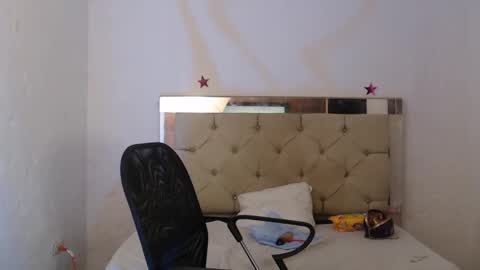 Snapshot of julieta__fox_ chatting on 02/04/25, 06:04 julieta__fox_ online show from 02/04/25, 06:04