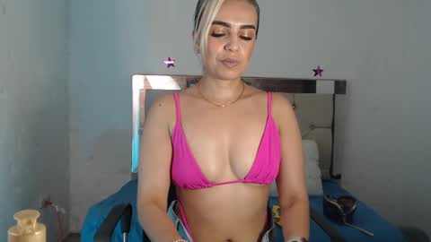 Snapshot of julieta__fox_ chatting on 02/26/25, 11:04 julieta__fox_ online show from 02/26/25, 11:04