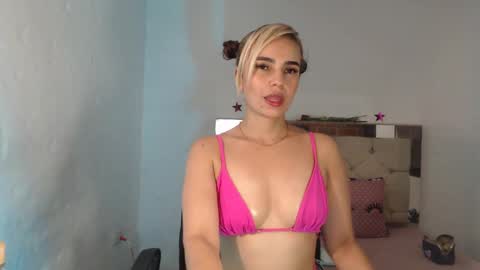 Snapshot of julieta__fox_ chatting on 03/10/25, 12:51 julieta__fox_ online show from 03/10/25, 12:51