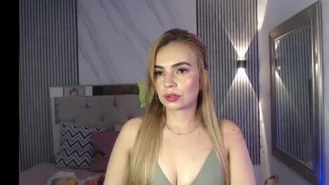 julieta__fox_ online show from 10/19/25, 02:01