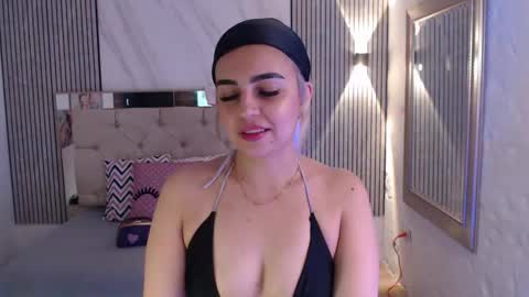julieta__fox_ online show from 02/02/26, 09:35