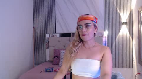 julieta__fox_ online show from 03/29/26, 02:33