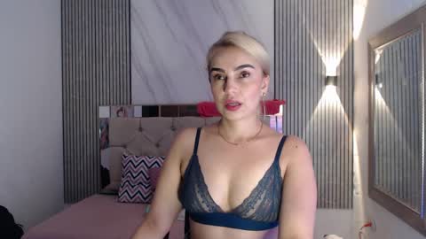 julieta__fox_ online show from 04/07/26, 01:50