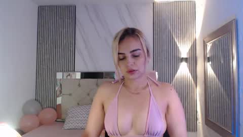 julieta__fox_ online show from 05/18/26, 01:13