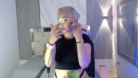 julieta__fox_ online show from 07/11/26, 07:49