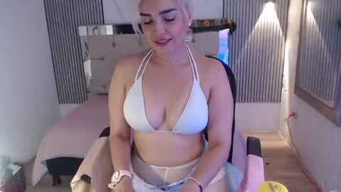 julieta__fox_ online show from 07/14/26, 08:14