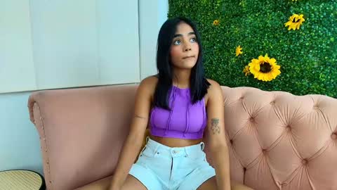 Snapshot of julieta_aguilar chatting on 12/01/24, 07:25 Juli online show from 12/01/24, 07:25