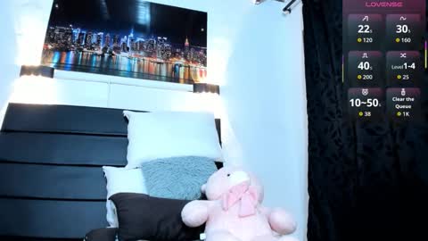 Snapshot of julieta_coopeer_ chatting on 10/20/25, 10:59 Julieta online show from 10/20/25, 10:59