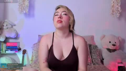 Snapshot of julieta_cooper20 chatting on 01/13/26, 04:07 Juli online show from 01/13/26, 04:07