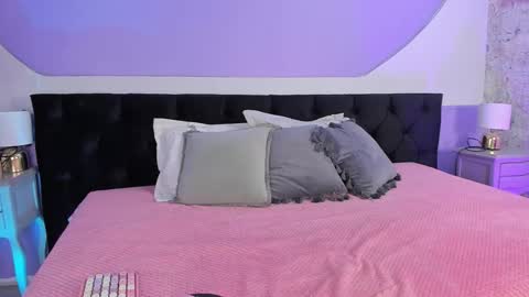 Snapshot of julieta_cortes__ chatting on 09/17/25, 11:56 Julieta online show from 09/17/25, 11:56