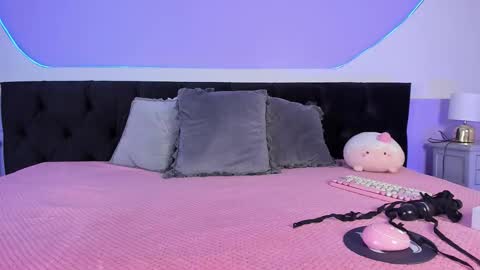 Snapshot of julieta_cortes__ chatting on 10/17/25, 01:14 Julieta online show from 10/17/25, 01:14