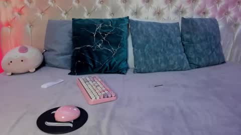 Snapshot of julieta_cortes__ chatting on 12/16/25, 11:59 Julieta online show from 12/16/25, 11:59