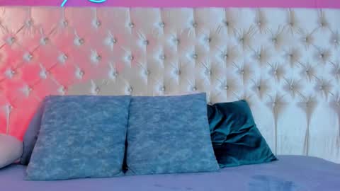 Snapshot of julieta_cortes__ chatting on 12/20/25, 12:12 Julieta online show from 12/20/25, 12:12