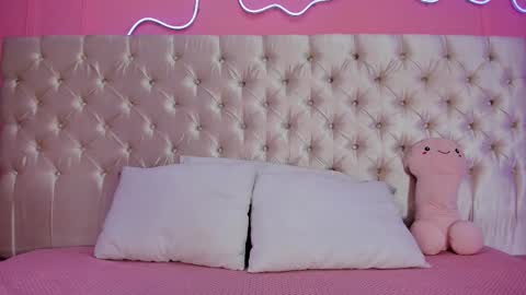 Snapshot of julieta_cortes__ chatting on 02/17/26, 12:12 Julieta online show from 02/17/26, 12:12