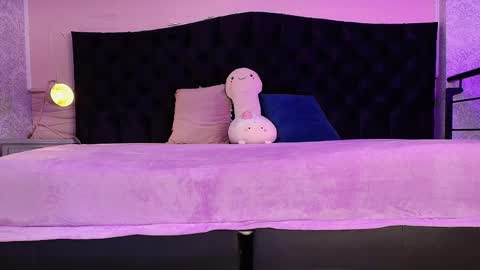 Snapshot of julieta_cortes__ chatting on 04/07/26, 12:05 Julieta online show from 04/07/26, 12:05