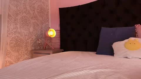 Snapshot of julieta_cortes__ chatting on 06/23/26, 07:45 Julieta online show from 06/23/26, 07:45