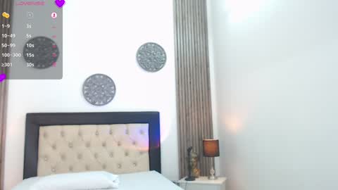 Snapshot of julieta_de_los_angeles chatting on 12/19/24, 11:14 Julieta online show from 12/19/24, 11:14