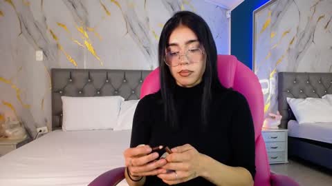 Snapshot of julieta_de_los_angeles chatting on 02/04/25, 03:44 Julieta online show from 02/04/25, 03:44