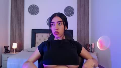 Julieta online show from 12/22/25, 03:36